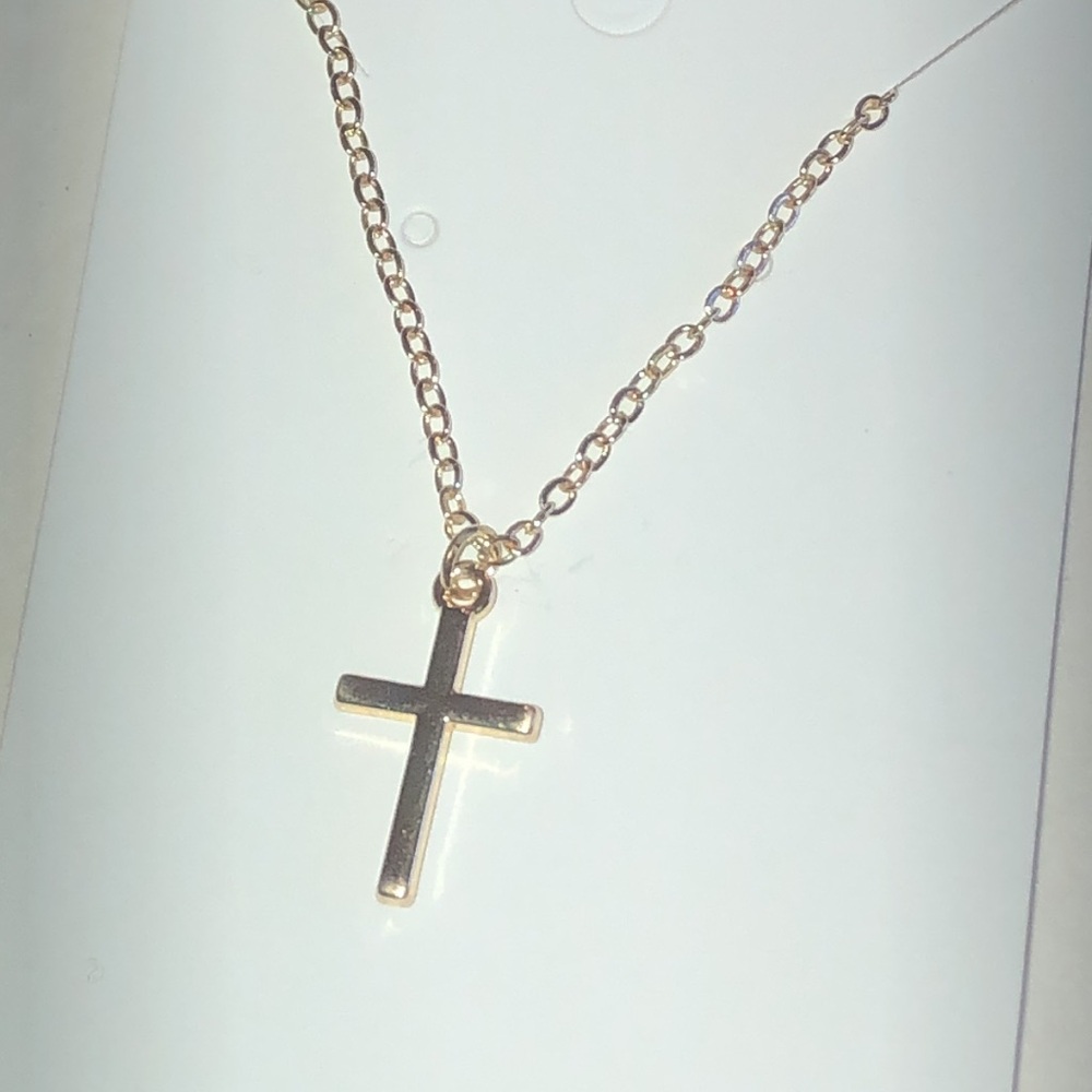 Elegant Gold Tone Cross Pendant Necklace - Picture 4 of 5